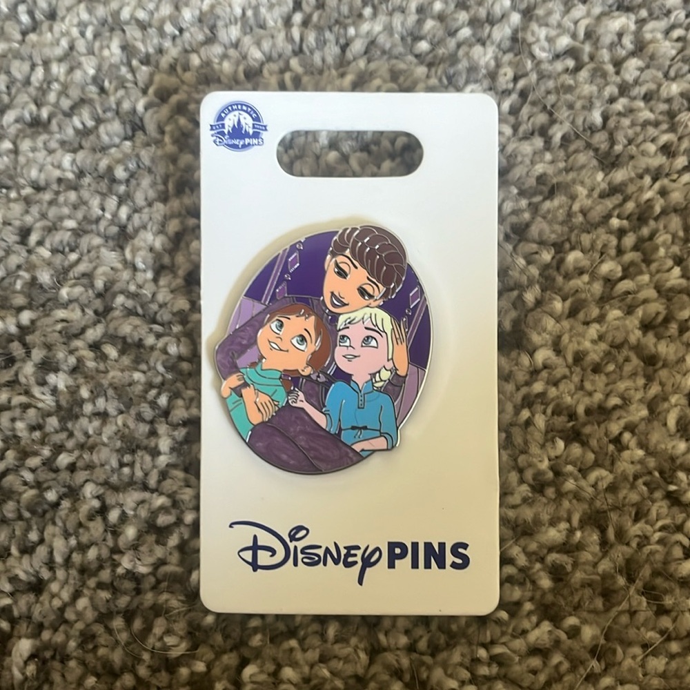 Nwt authentic disney pin: young anna and elsa
